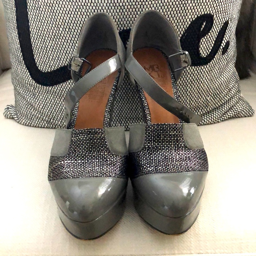 Multi color grey